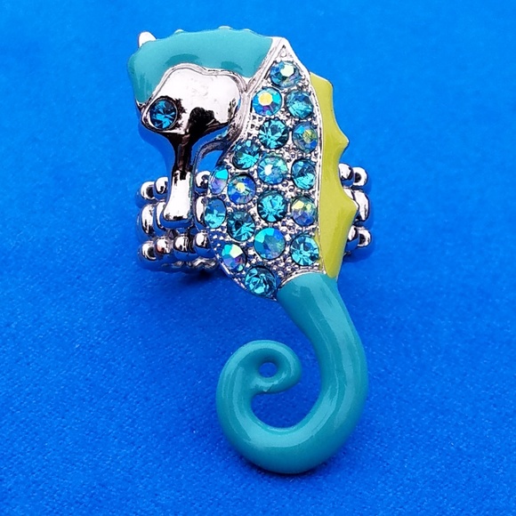 Bedazzled Fashion Seahorse Stretch Ring - Picture 1 of 6